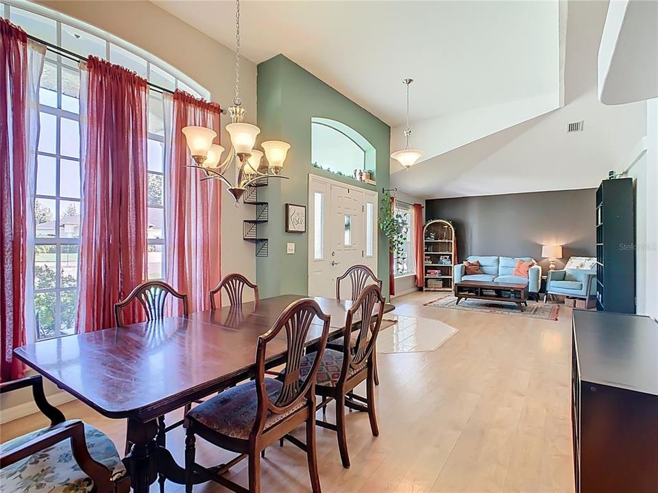 For Sale: $425,000 (3 beds, 2 baths, 2378 Square Feet)