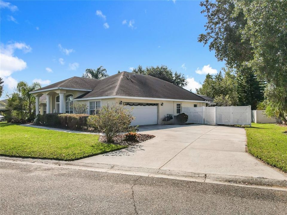 For Sale: $425,000 (3 beds, 2 baths, 2378 Square Feet)