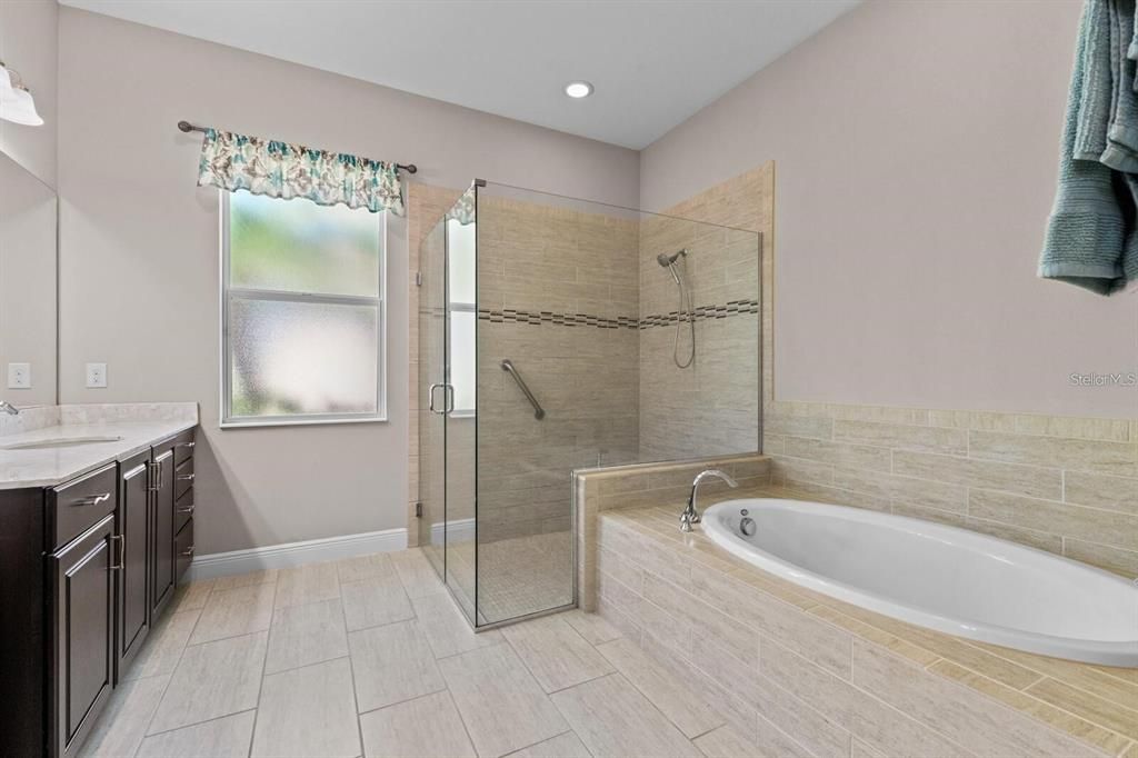 For Sale: $830,000 (3 beds, 3 baths, 2774 Square Feet)