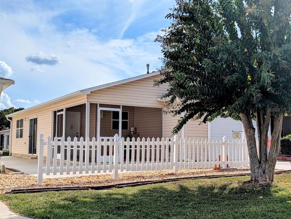 For Sale: $225,000 (1 beds, 1 baths, 875 Square Feet)