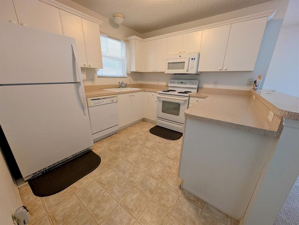 For Sale: $225,000 (1 beds, 1 baths, 875 Square Feet)
