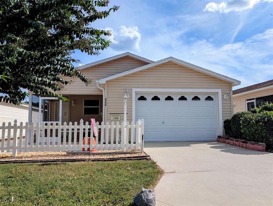 For Sale: $225,000 (1 beds, 1 baths, 875 Square Feet)