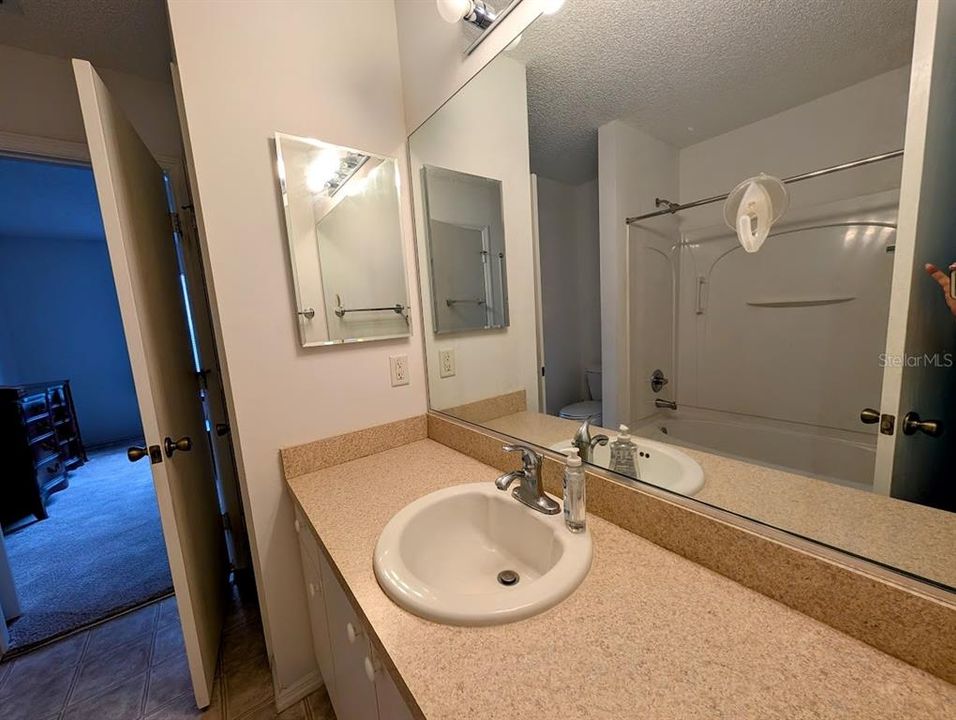 For Sale: $225,000 (1 beds, 1 baths, 875 Square Feet)