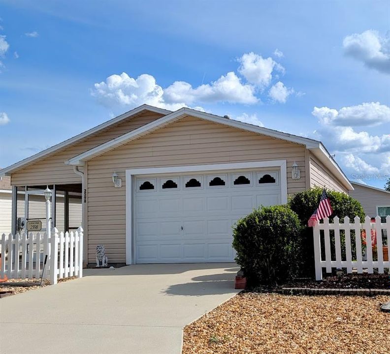 For Sale: $225,000 (1 beds, 1 baths, 875 Square Feet)