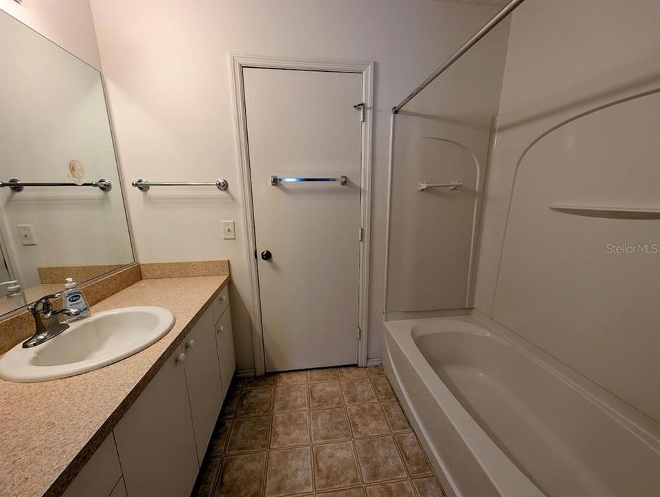 For Sale: $225,000 (1 beds, 1 baths, 875 Square Feet)