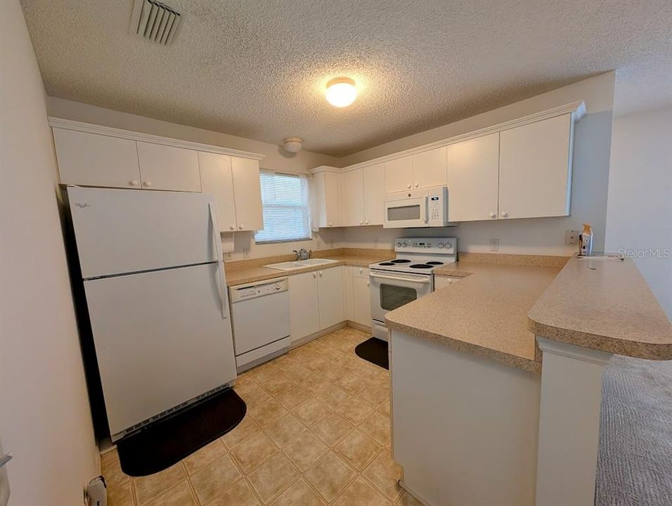 For Sale: $225,000 (1 beds, 1 baths, 875 Square Feet)