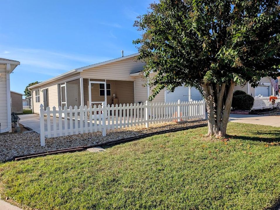 For Sale: $225,000 (1 beds, 1 baths, 875 Square Feet)