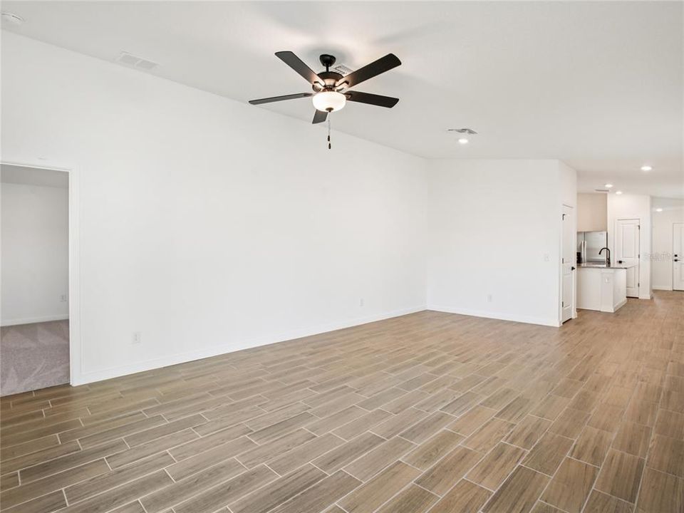 For Sale: $332,900 (3 beds, 2 baths, 1498 Square Feet)