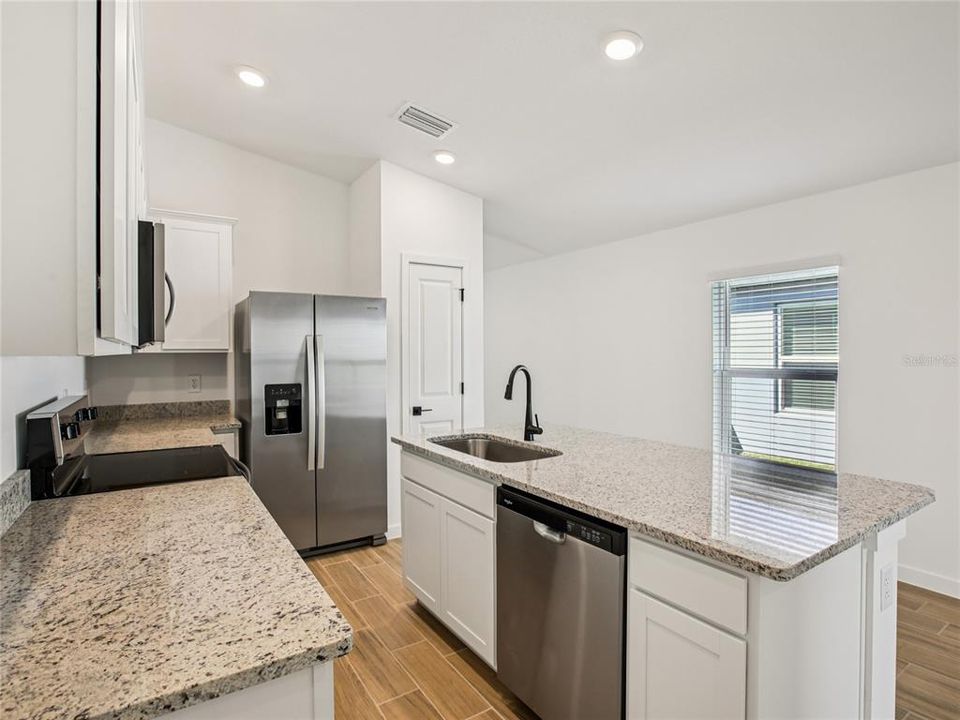For Sale: $332,900 (3 beds, 2 baths, 1498 Square Feet)