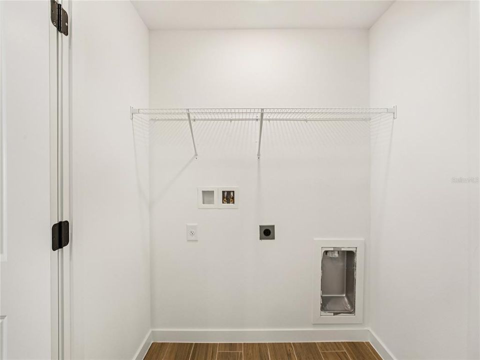 For Sale: $332,900 (3 beds, 2 baths, 1498 Square Feet)