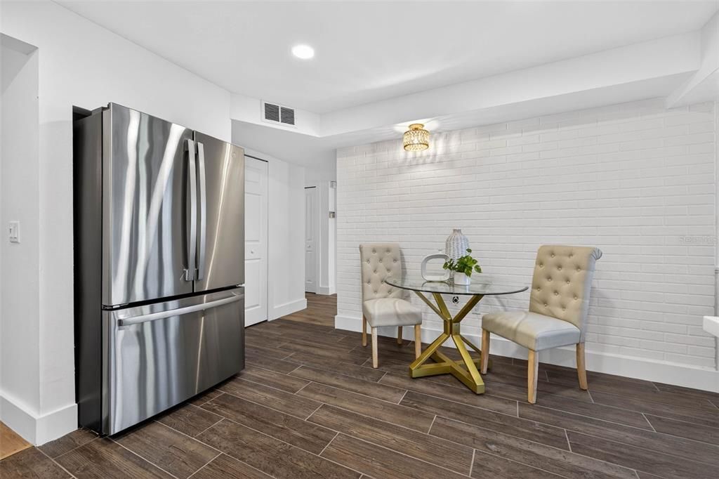 For Sale: $349,000 (2 beds, 2 baths, 1600 Square Feet)