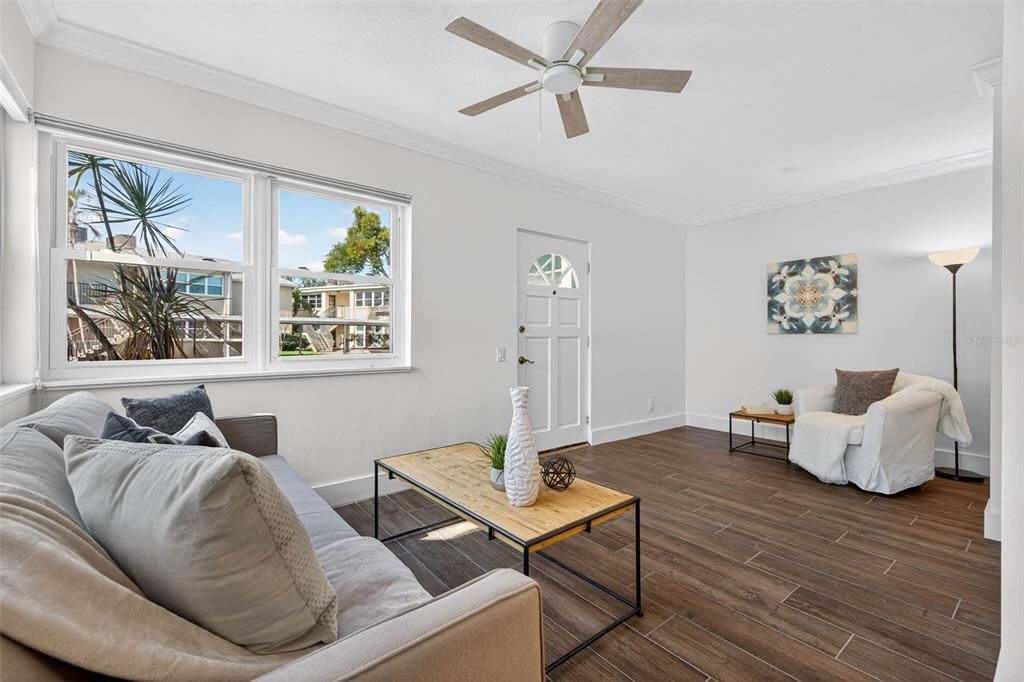 For Sale: $349,000 (2 beds, 2 baths, 1600 Square Feet)