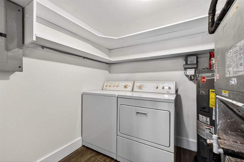 For Sale: $349,000 (2 beds, 2 baths, 1600 Square Feet)