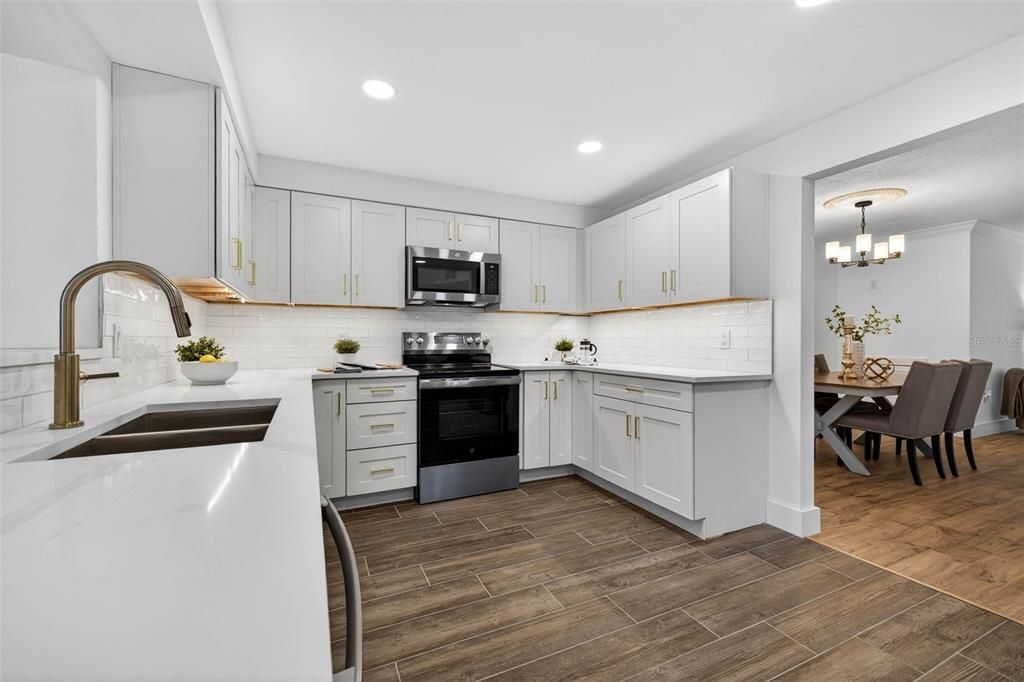 For Sale: $349,000 (2 beds, 2 baths, 1600 Square Feet)