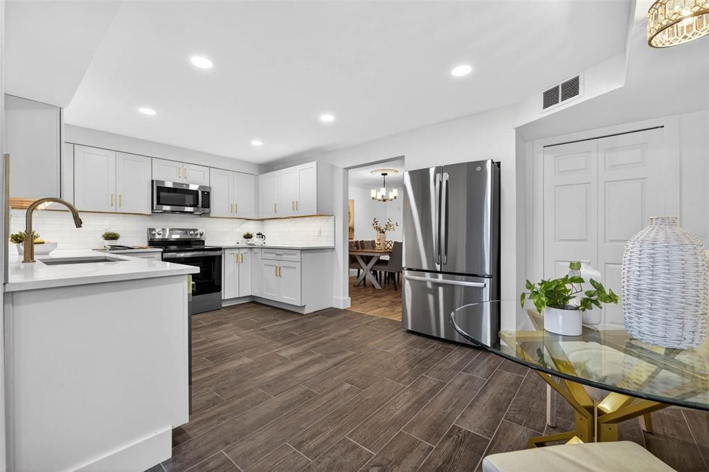 For Sale: $349,000 (2 beds, 2 baths, 1600 Square Feet)