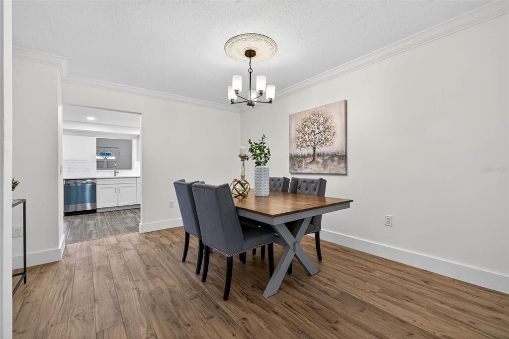 For Sale: $349,000 (2 beds, 2 baths, 1600 Square Feet)