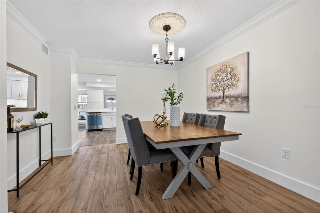 For Sale: $349,000 (2 beds, 2 baths, 1600 Square Feet)