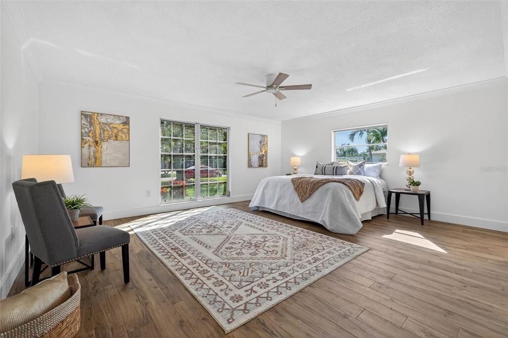 For Sale: $349,000 (2 beds, 2 baths, 1600 Square Feet)