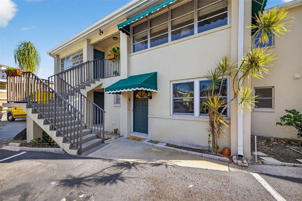 For Sale: $349,000 (2 beds, 2 baths, 1600 Square Feet)