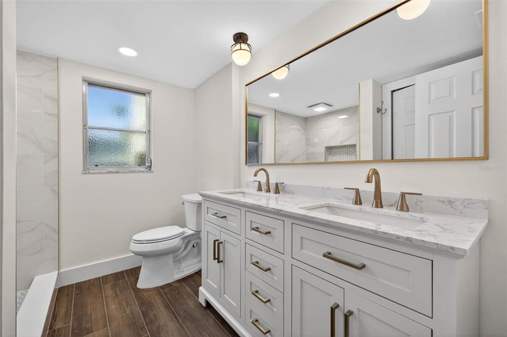 For Sale: $349,000 (2 beds, 2 baths, 1600 Square Feet)