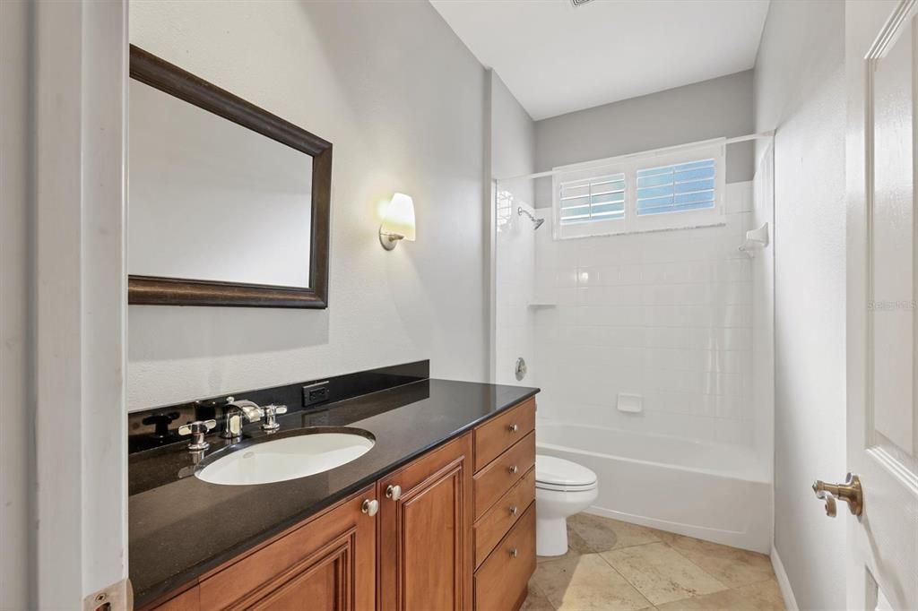 En Venta: $650,000 (4 camas, 3 baños, 2557 Pies cuadrados)