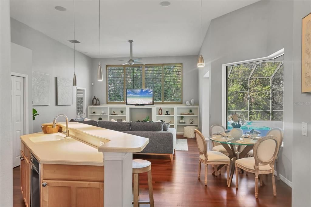 En Venta: $650,000 (4 camas, 3 baños, 2557 Pies cuadrados)