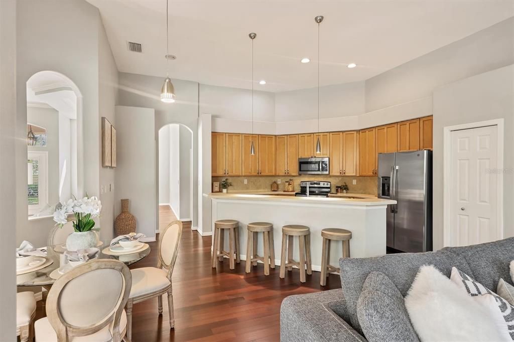 En Venta: $650,000 (4 camas, 3 baños, 2557 Pies cuadrados)