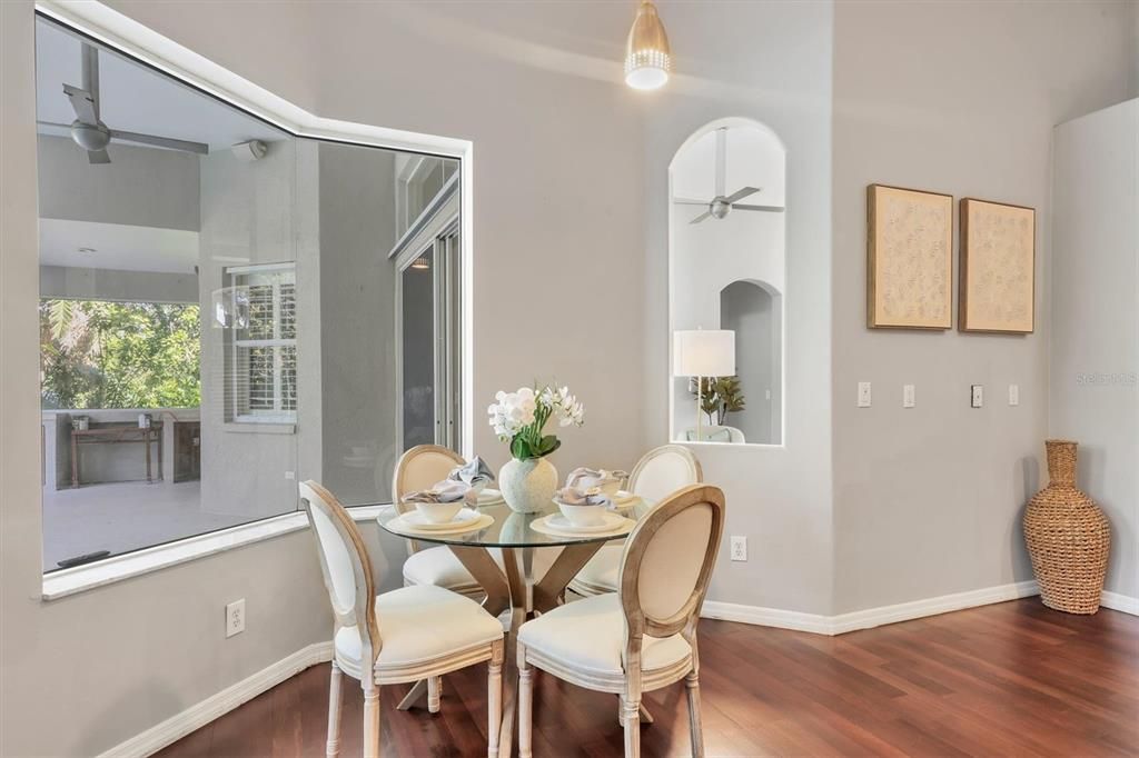 En Venta: $650,000 (4 camas, 3 baños, 2557 Pies cuadrados)