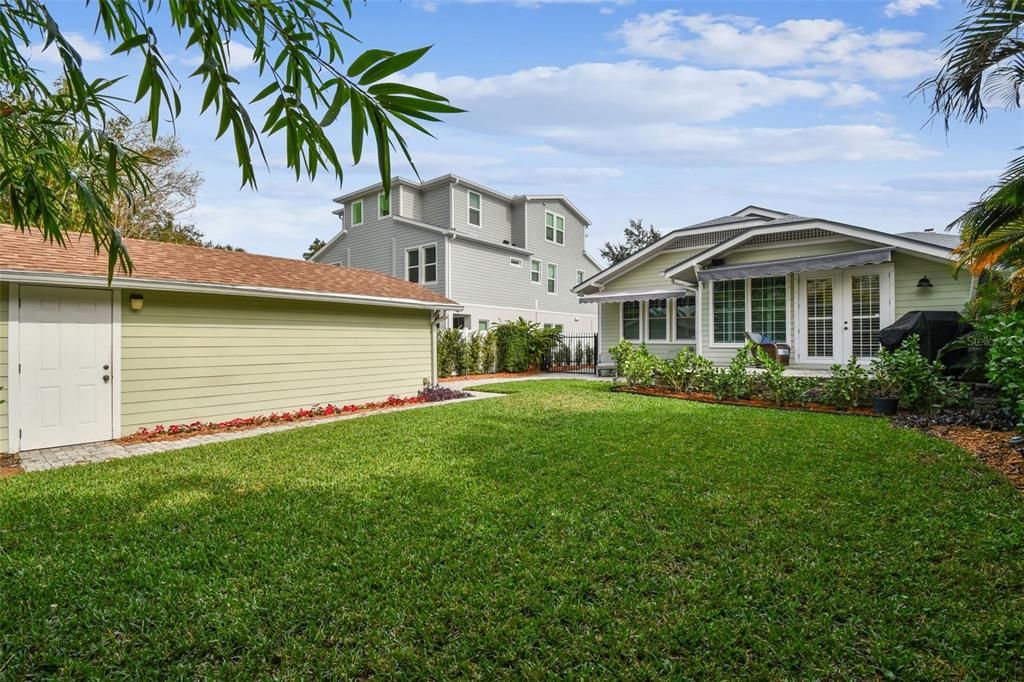 На продажу: $1,175,000 (2 спален, 2 ванн, 1820 Квадратных фут)