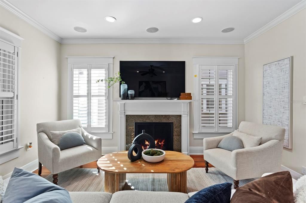 На продажу: $1,175,000 (2 спален, 2 ванн, 1820 Квадратных фут)