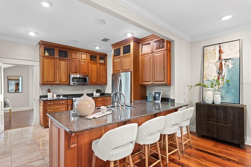 На продажу: $1,175,000 (2 спален, 2 ванн, 1820 Квадратных фут)