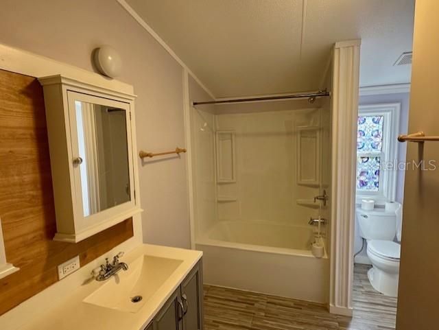 For Sale: $209,000 (4 beds, 2 baths, 1344 Square Feet)