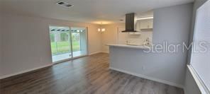 出租: $2,100 (3 贝兹, 2 浴室, 985 平方英尺)