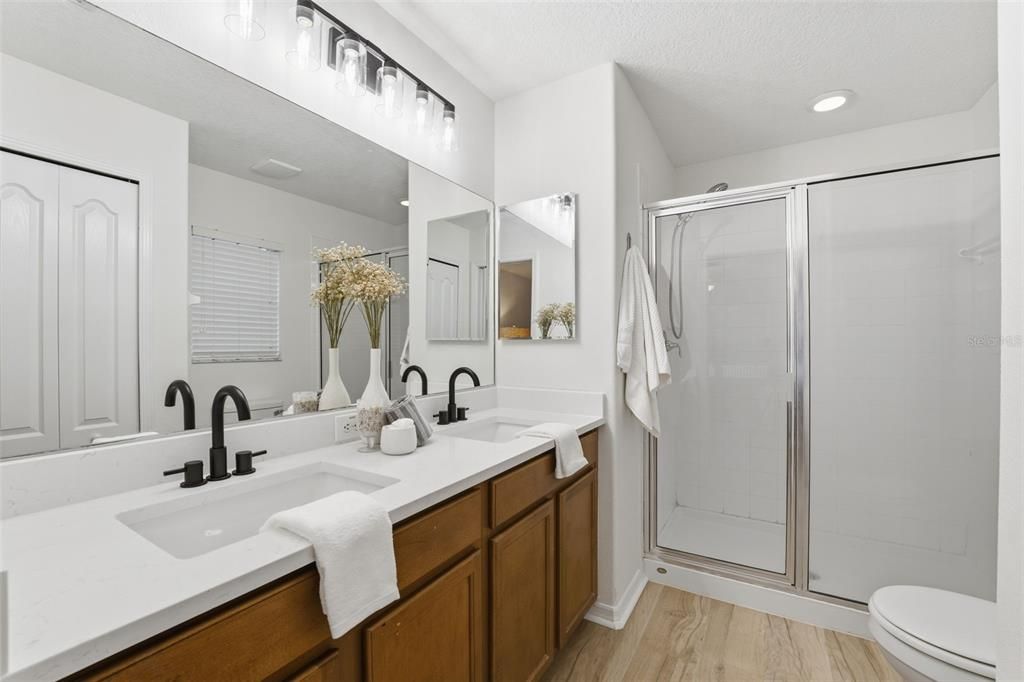 For Sale: $359,900 (5 beds, 2 baths, 2200 Square Feet)