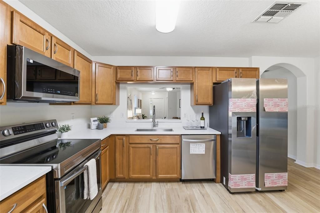 For Sale: $359,900 (5 beds, 2 baths, 2200 Square Feet)