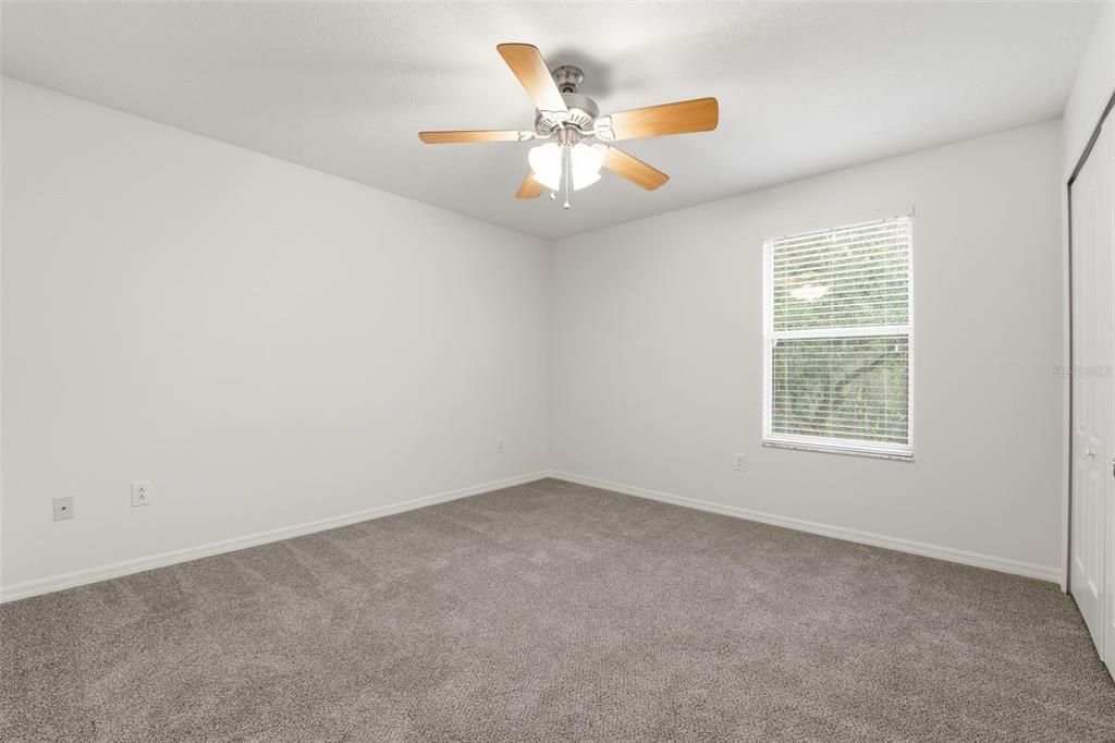 For Sale: $359,900 (5 beds, 2 baths, 2200 Square Feet)