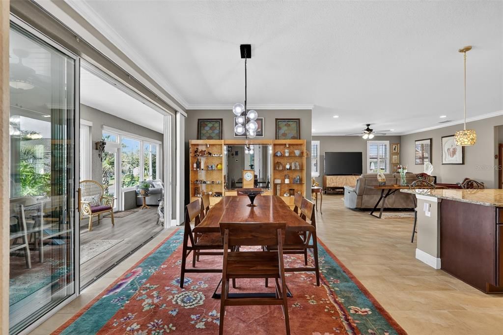 En Venta: $450,000 (3 camas, 3 baños, 2215 Pies cuadrados)