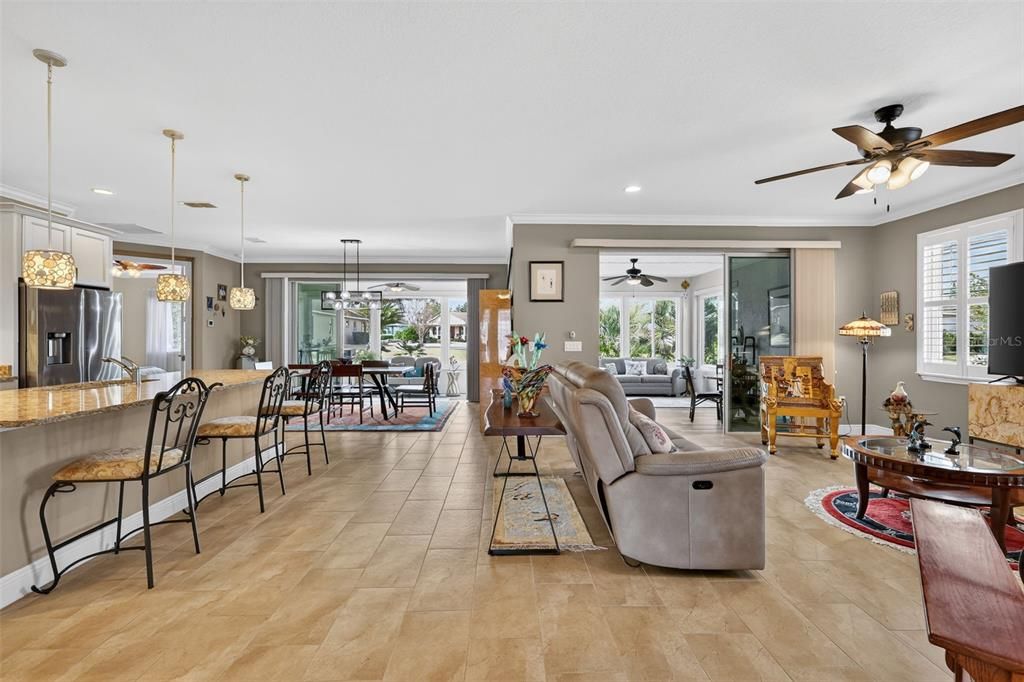 En Venta: $450,000 (3 camas, 3 baños, 2215 Pies cuadrados)