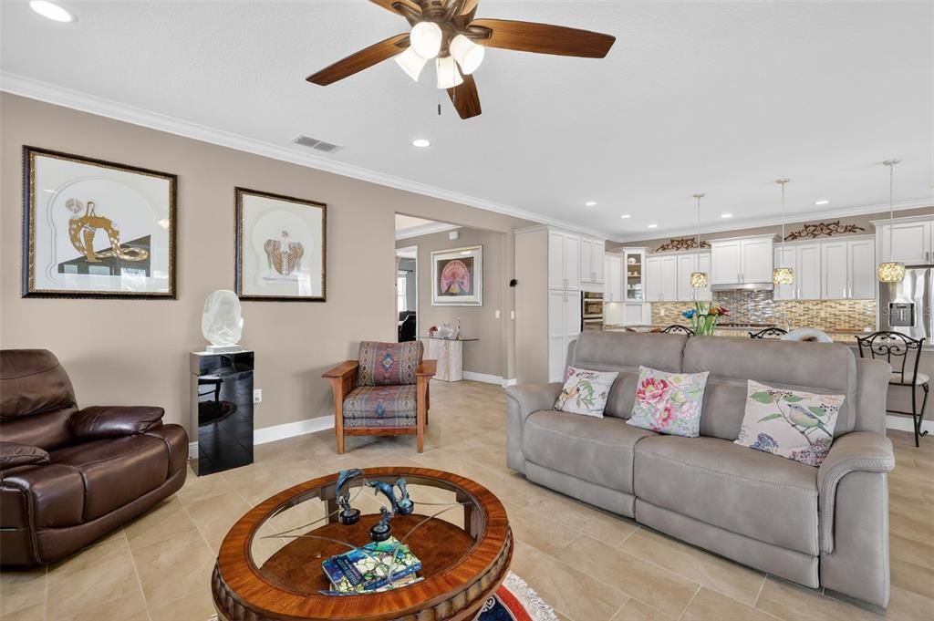 En Venta: $450,000 (3 camas, 3 baños, 2215 Pies cuadrados)