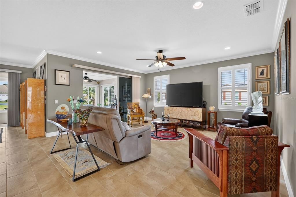 En Venta: $450,000 (3 camas, 3 baños, 2215 Pies cuadrados)