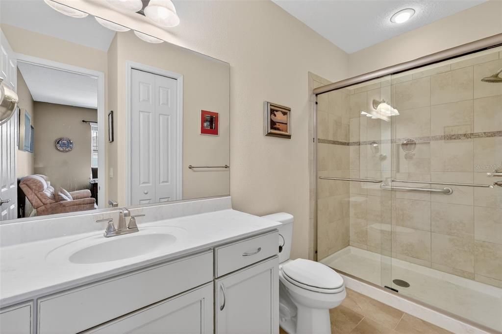 En Venta: $450,000 (3 camas, 3 baños, 2215 Pies cuadrados)