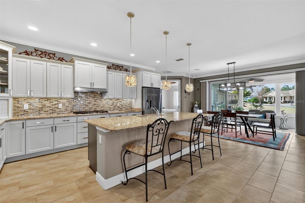 En Venta: $450,000 (3 camas, 3 baños, 2215 Pies cuadrados)