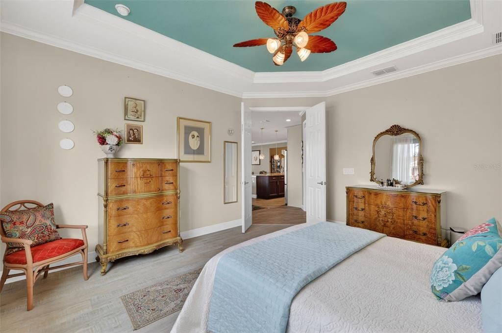 En Venta: $450,000 (3 camas, 3 baños, 2215 Pies cuadrados)