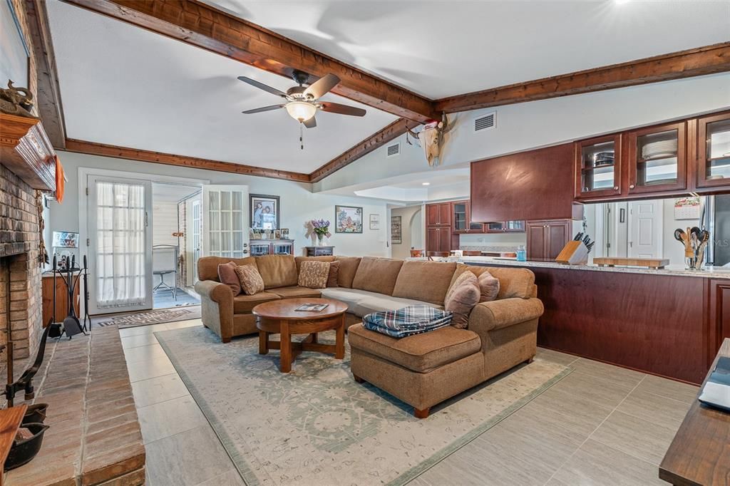 For Sale: $609,000 (3 beds, 2 baths, 2181 Square Feet)