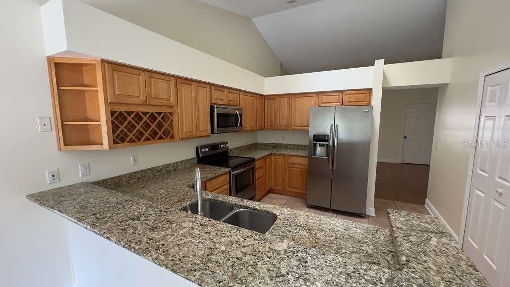 出租: $3,450 (3 贝兹, 2 浴室, 2051 平方英尺)