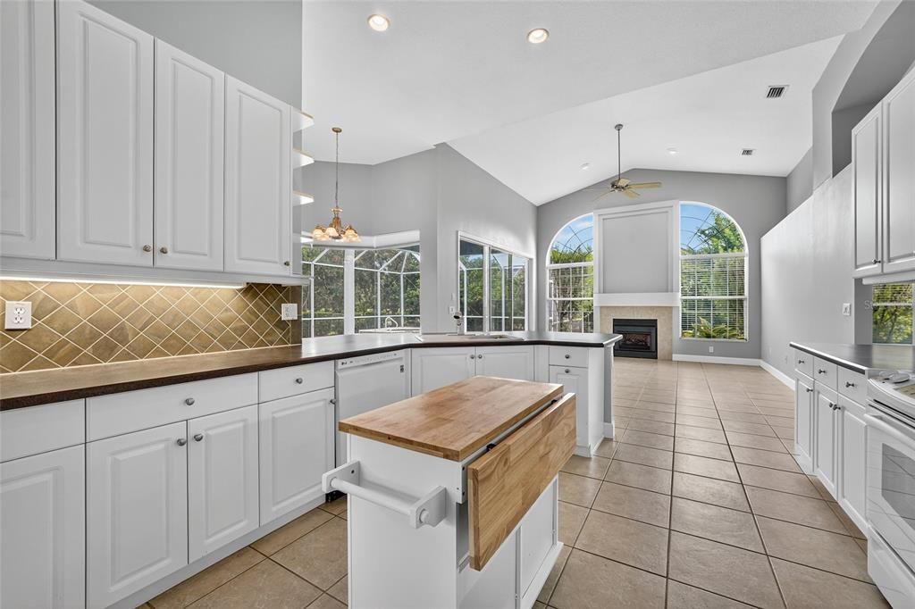 出租: $3,100 (3 贝兹, 2 浴室, 2127 平方英尺)