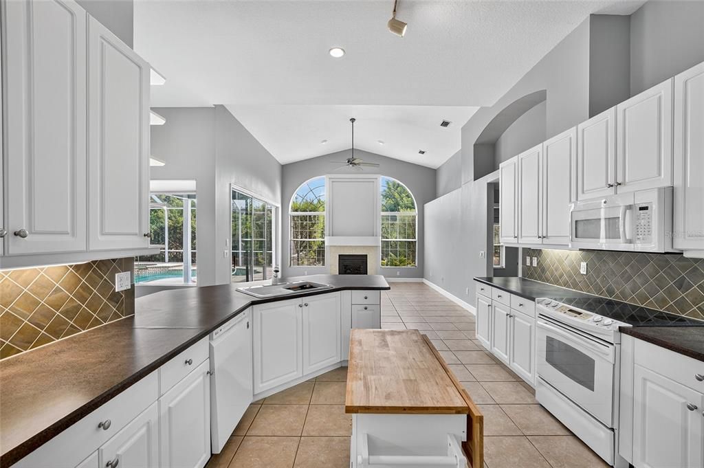 出租: $3,100 (3 贝兹, 2 浴室, 2127 平方英尺)