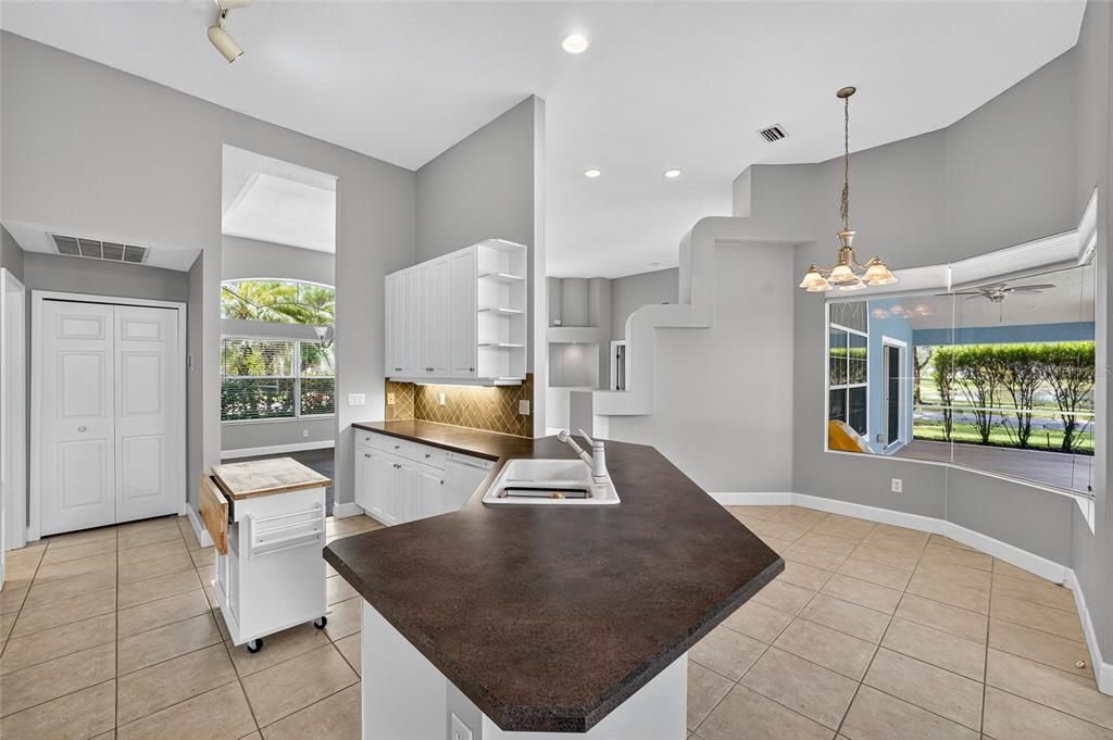 出租: $3,100 (3 贝兹, 2 浴室, 2127 平方英尺)