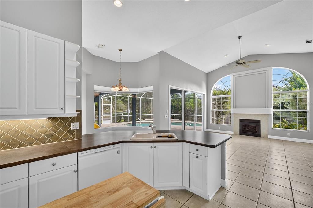 出租: $3,100 (3 贝兹, 2 浴室, 2127 平方英尺)