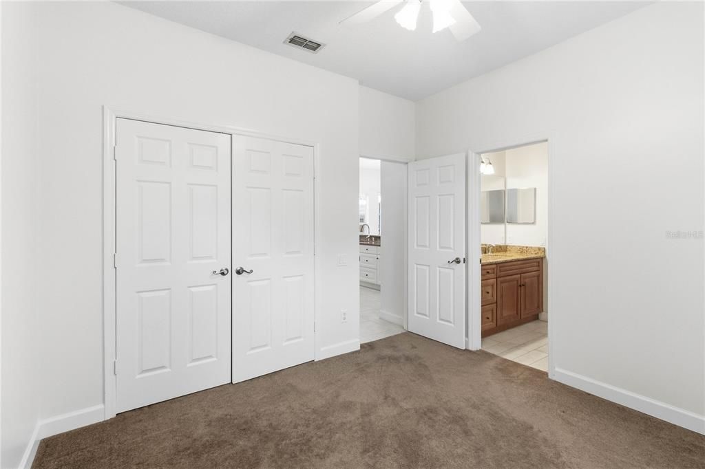Activo con contrato: $719,990 (5 camas, 3 baños, 2762 Pies cuadrados)